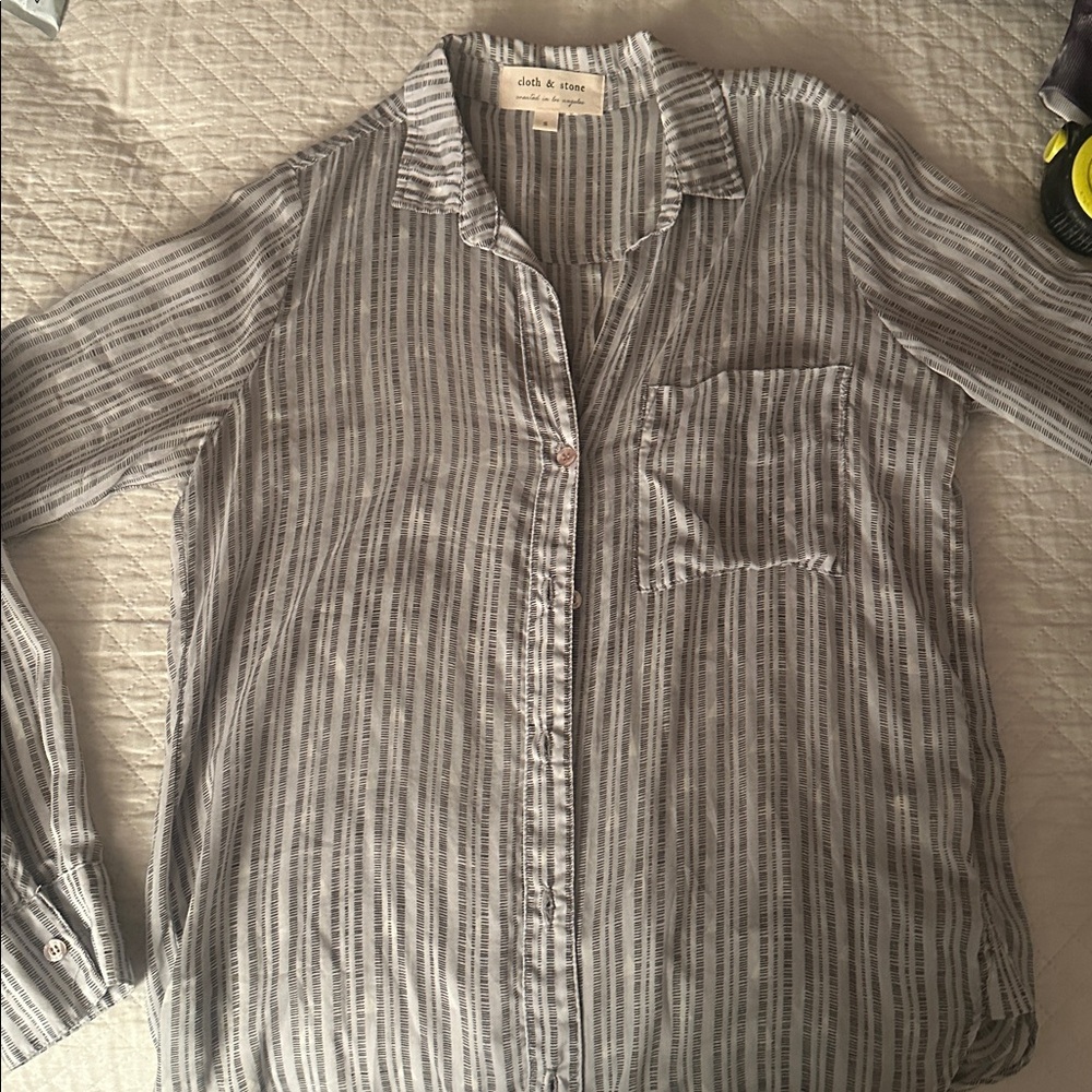 Cloth & Stone women’s  Casual Gray Button Down Shirt